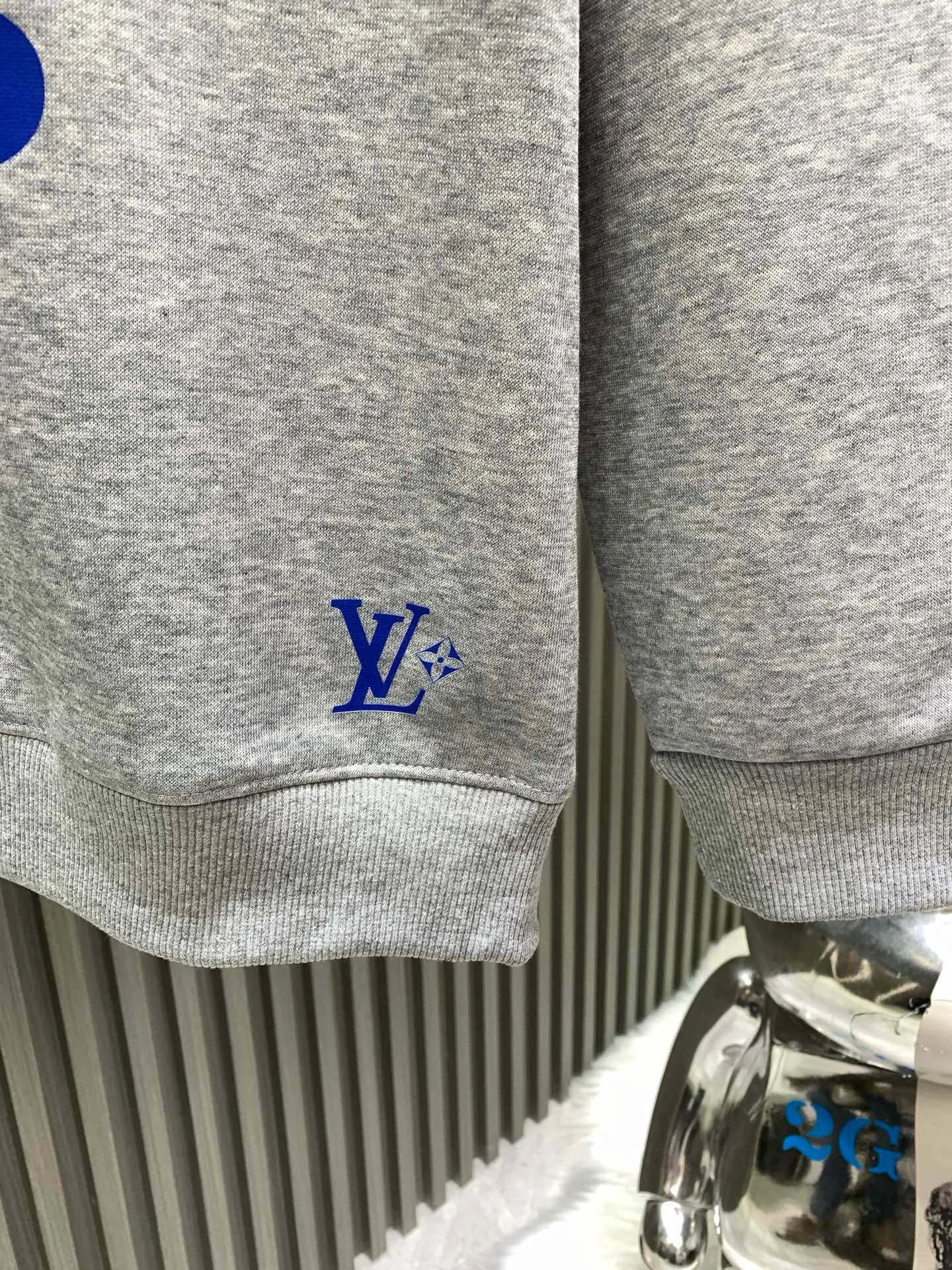 🅿️250 🀄️ Louis Vuitton Louis Vuitton 1*V25SS autumn and winter unisex round neck long-sleeved sweatshirt 400g pure cotton➕silver fox velvet Versatile for commuting Not only does the style need to be simple, but more importantly, its fabric texture can conquer the public and become a hot item. Made of cotton for customers, with a close and skin-friendly touch. Secondly, the stiffness and drape are quite good. Once you get the real thing, you will have an unlimited desire to repurchase it.